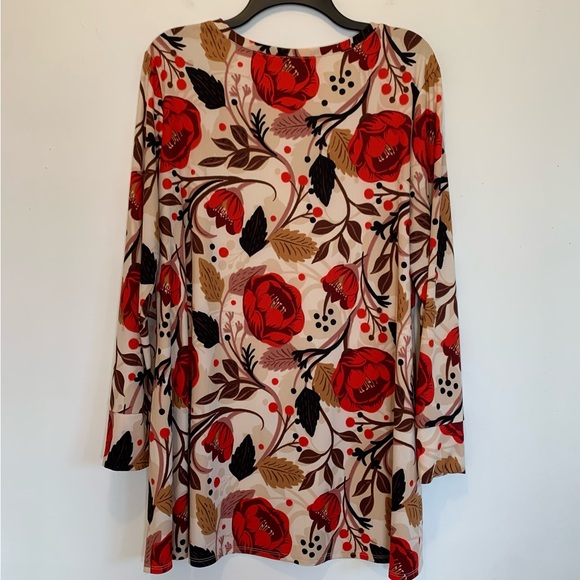 LuLaRoe Floral V-Neck Top - Picture 4 of 6